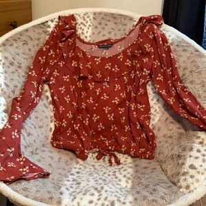 American Eagle- Off the Shoulders Shirt (XS)